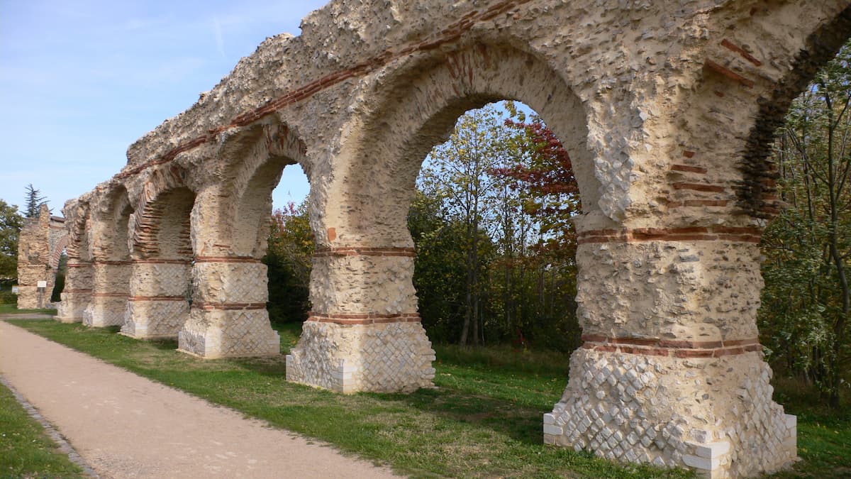 Tourisme à Lyon -L'Aqueduc Romain du Gier